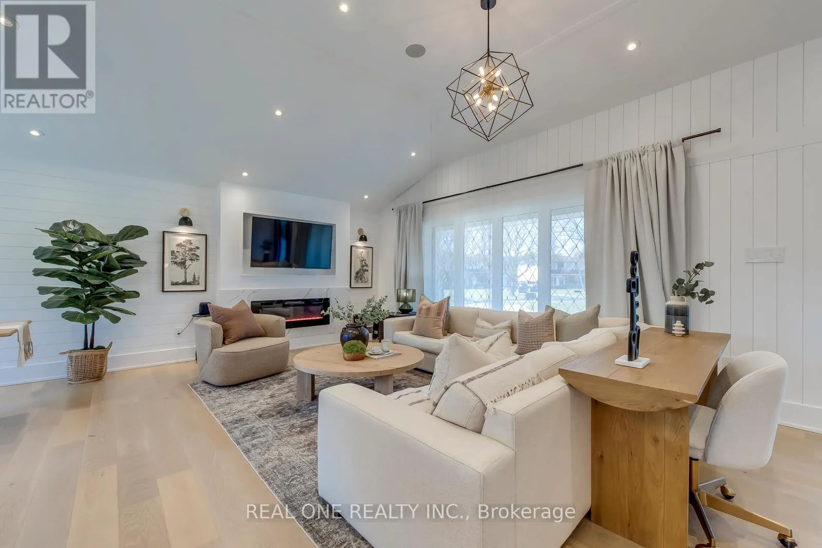 1224 WILLOWBROOK DRIVE