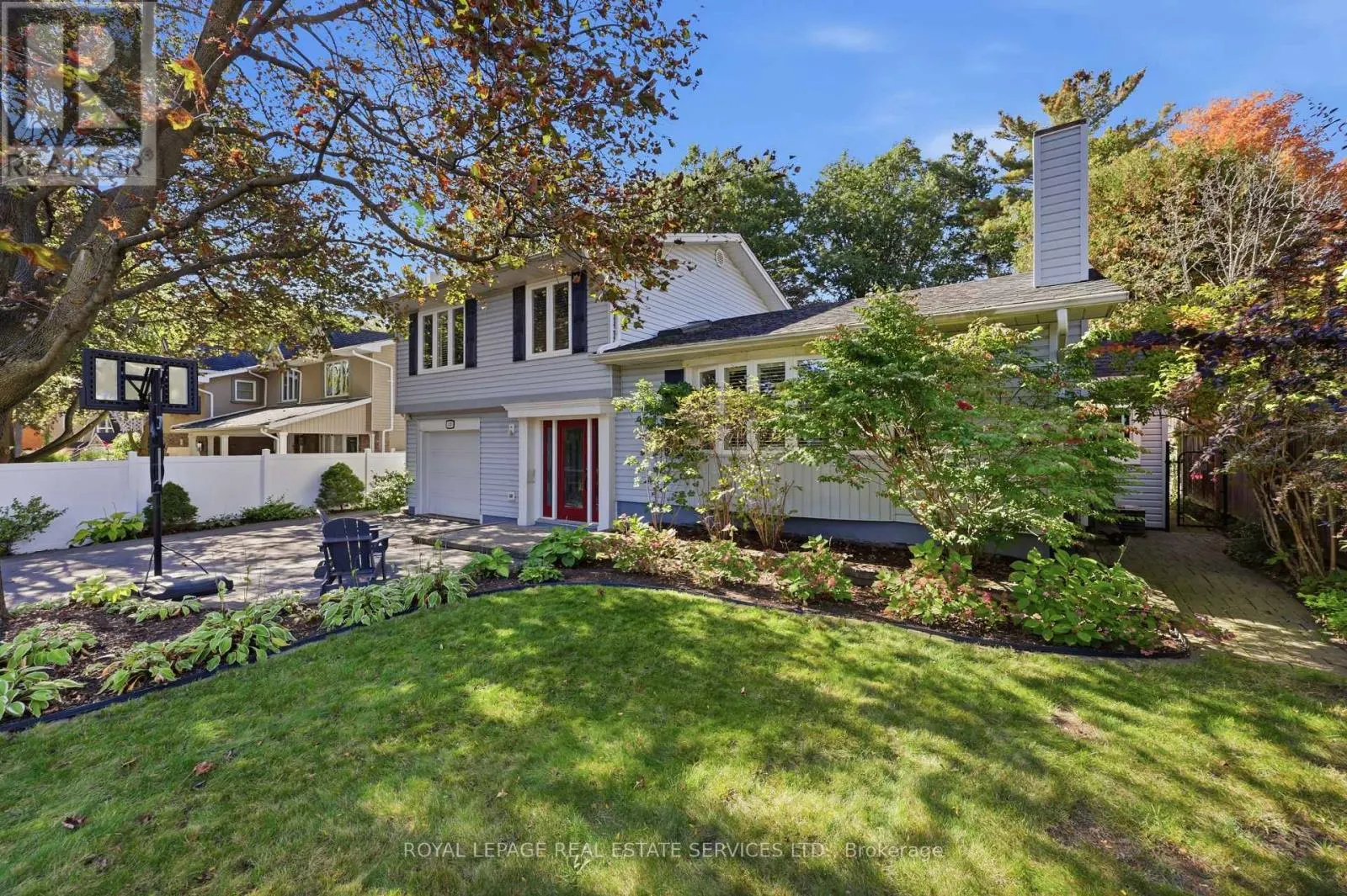 1320 HILLVIEW CRESCENT