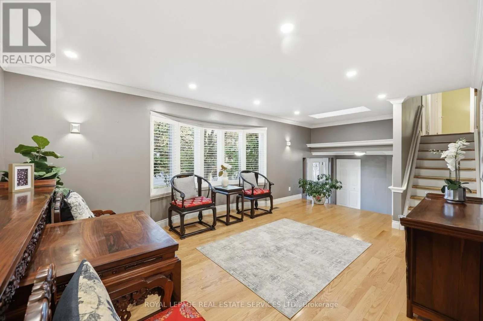 1320 HILLVIEW CRESCENT