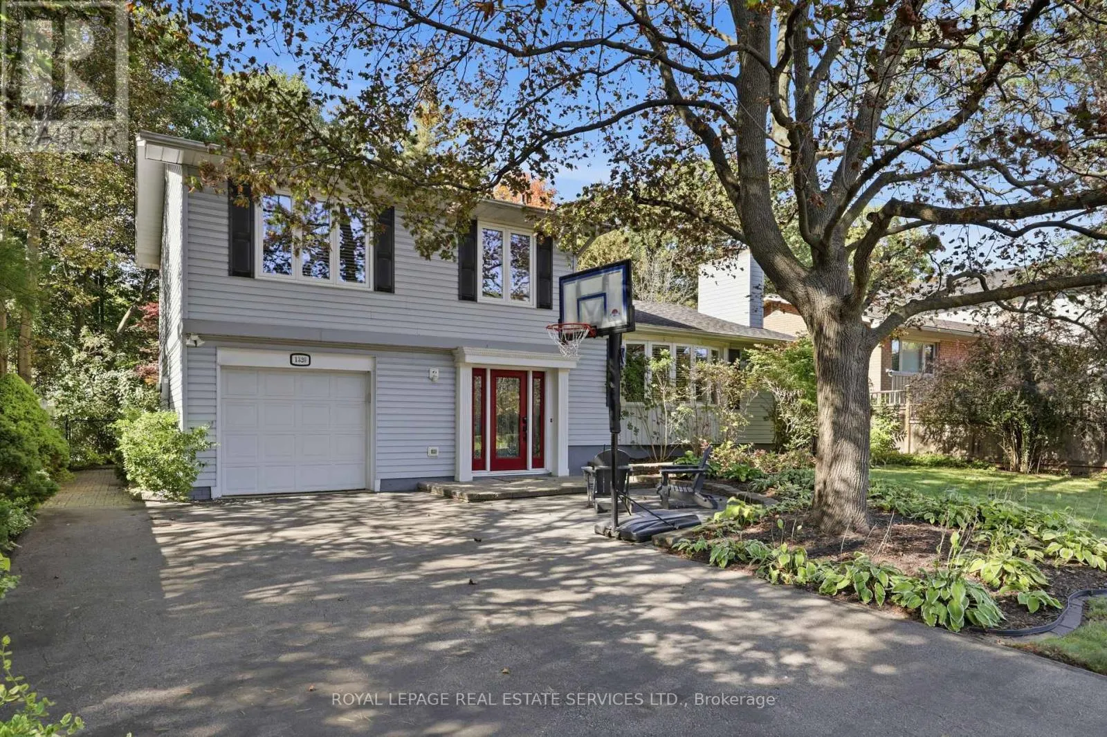 1320 HILLVIEW CRESCENT