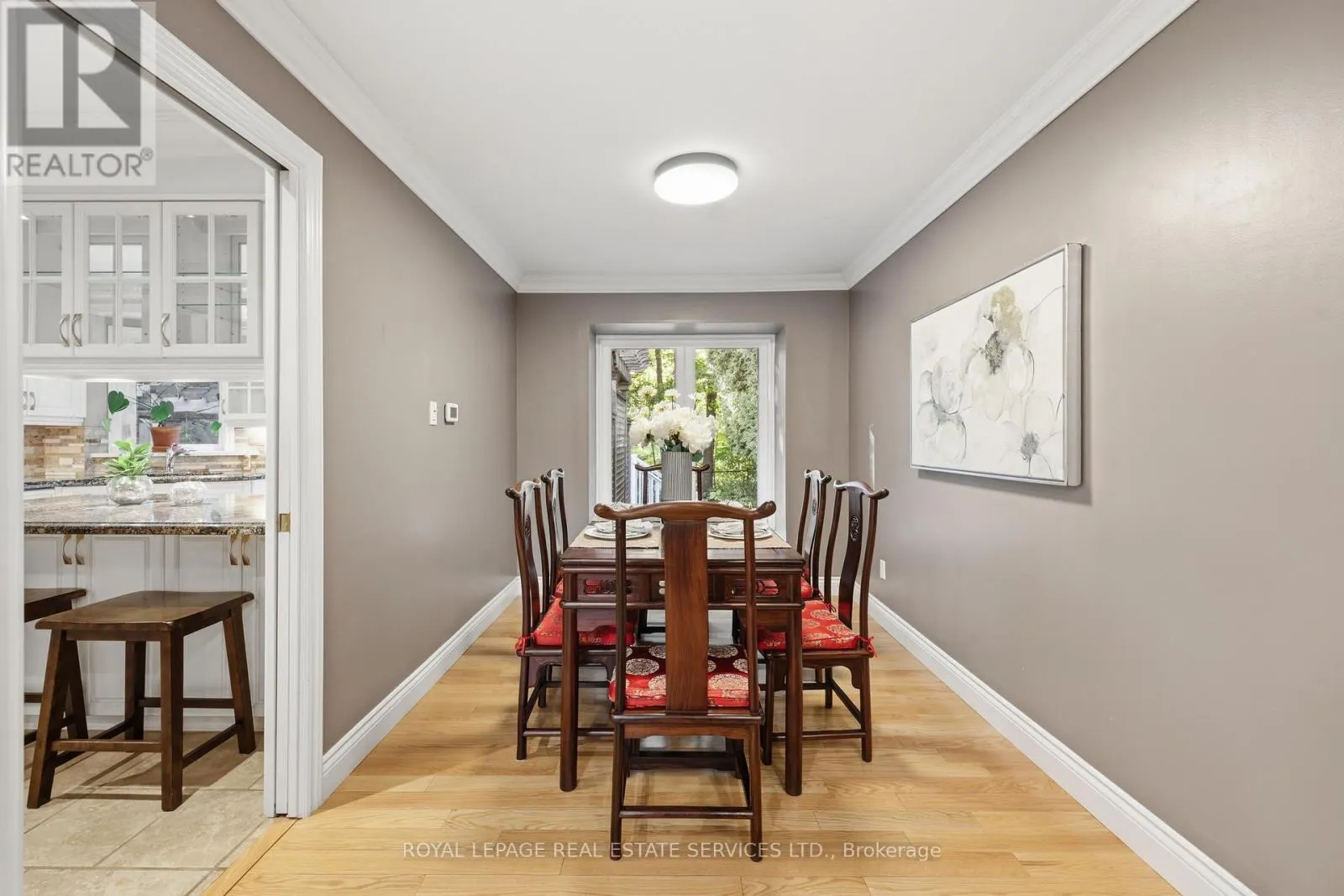 1320 HILLVIEW CRESCENT