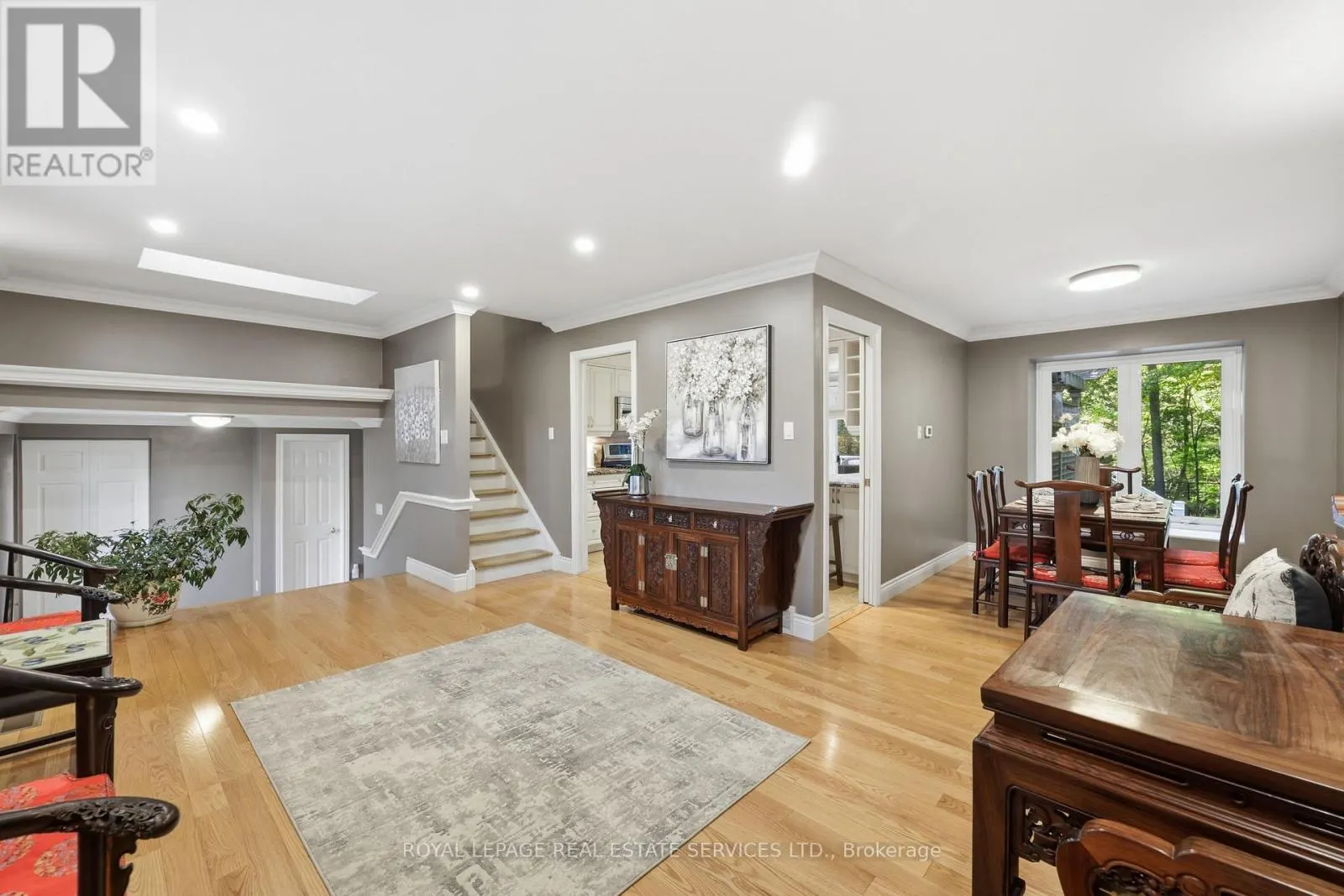 1320 HILLVIEW CRESCENT