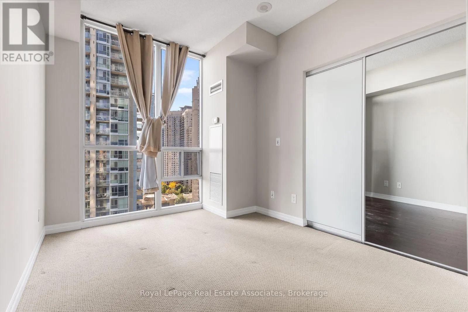 1709 - 223 WEBB DRIVE