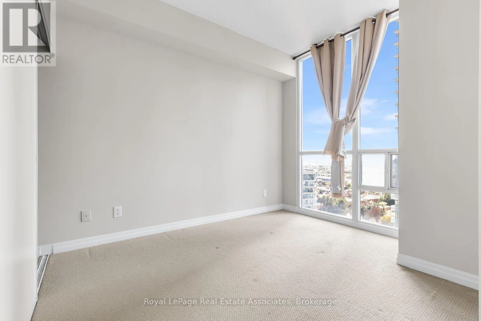 1709 - 223 WEBB DRIVE
