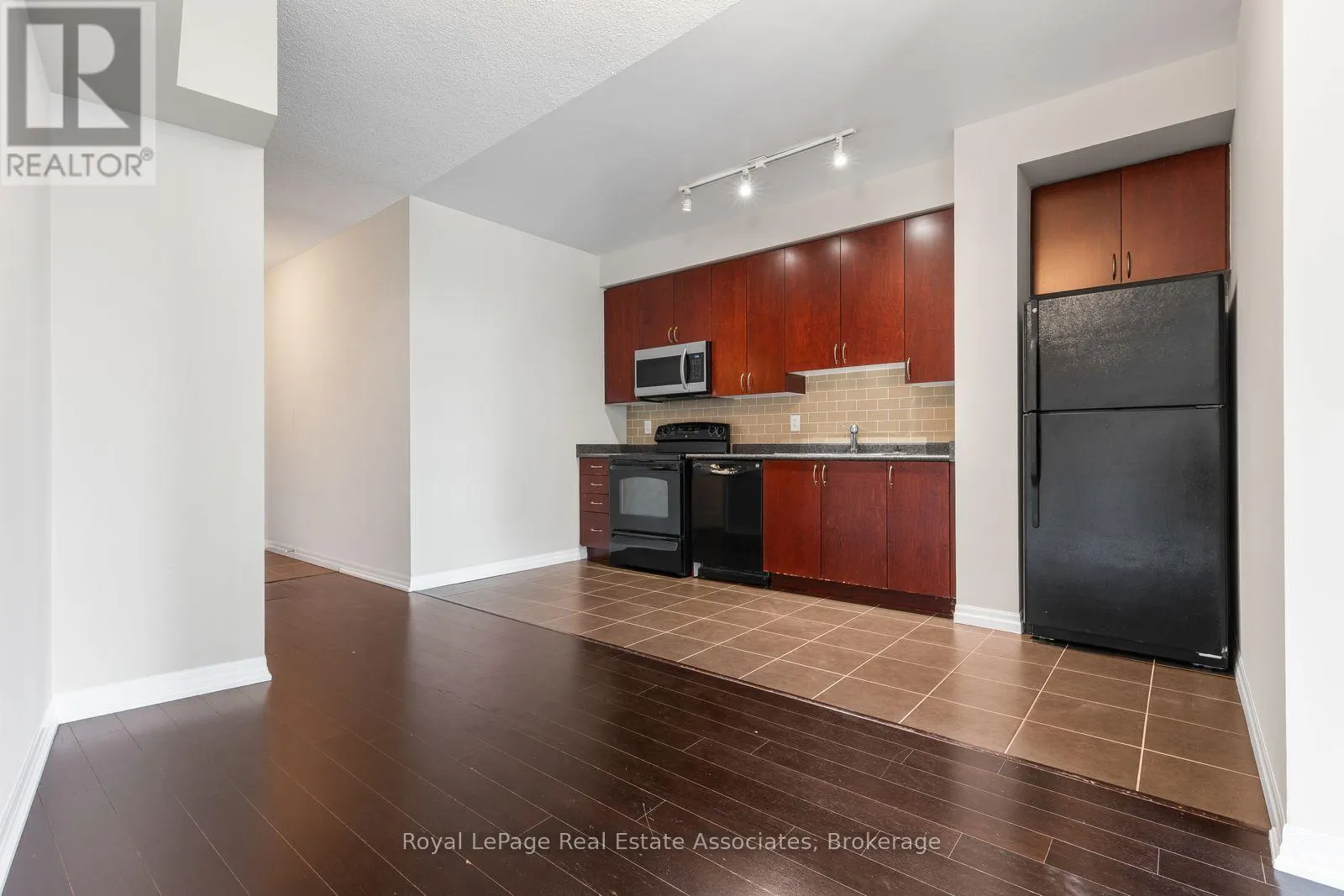 1709 - 223 WEBB DRIVE