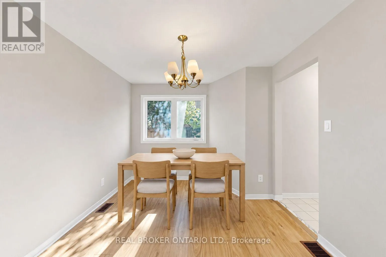 33 FOUNTAINBRIDGE DRIVE