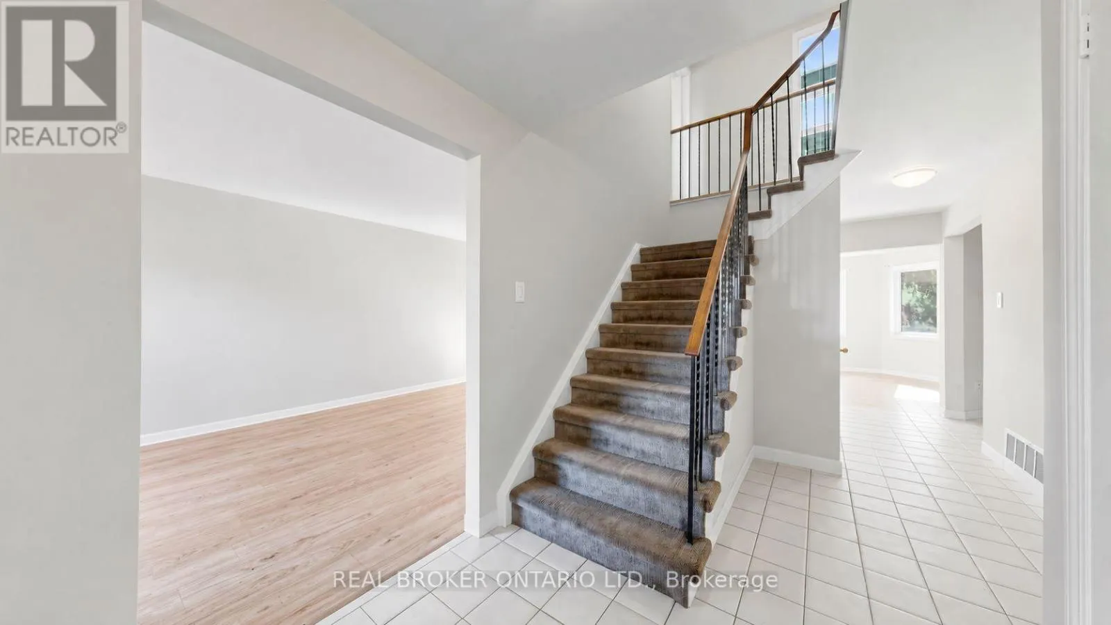 33 FOUNTAINBRIDGE DRIVE