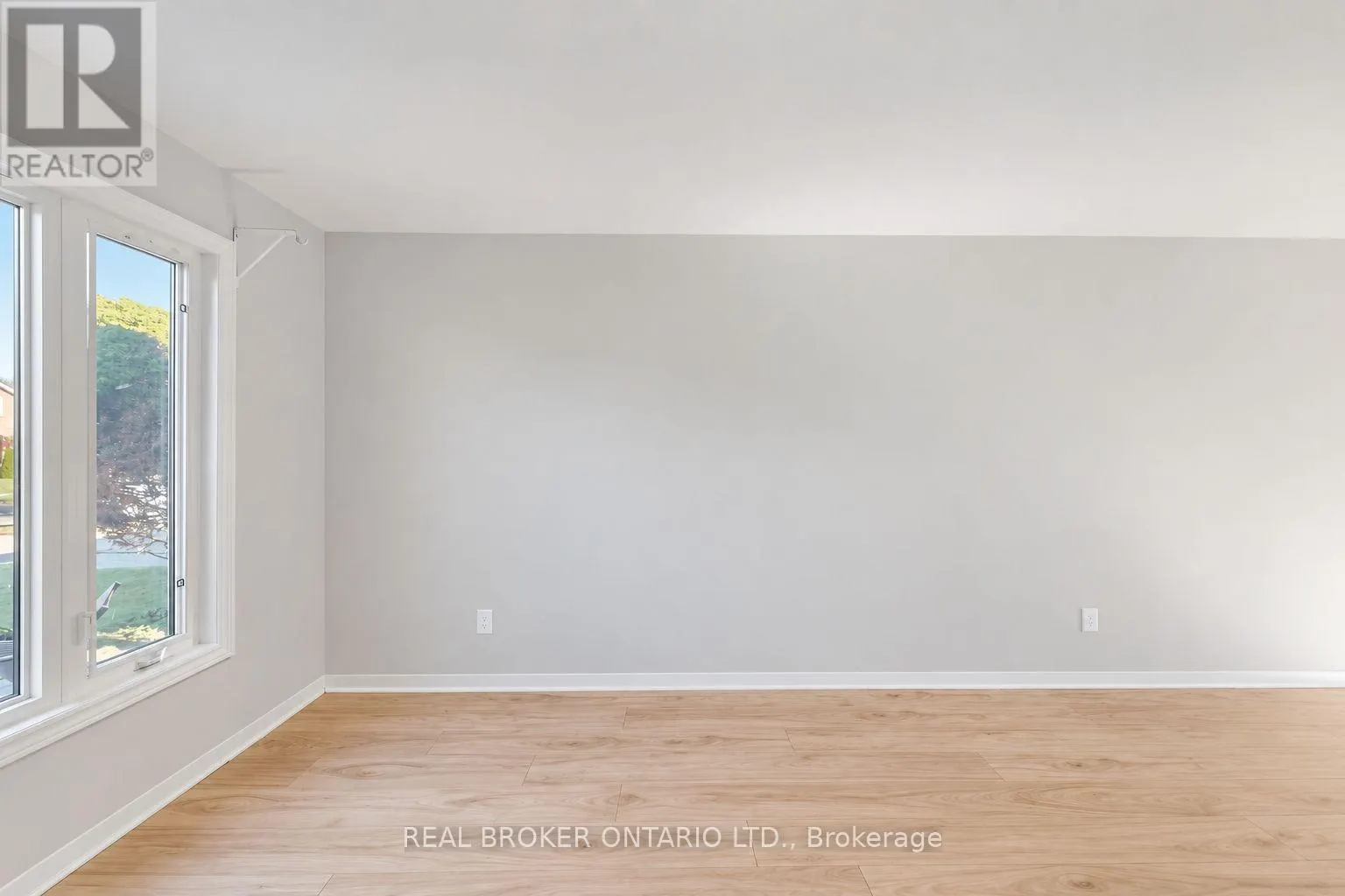 33 FOUNTAINBRIDGE DRIVE