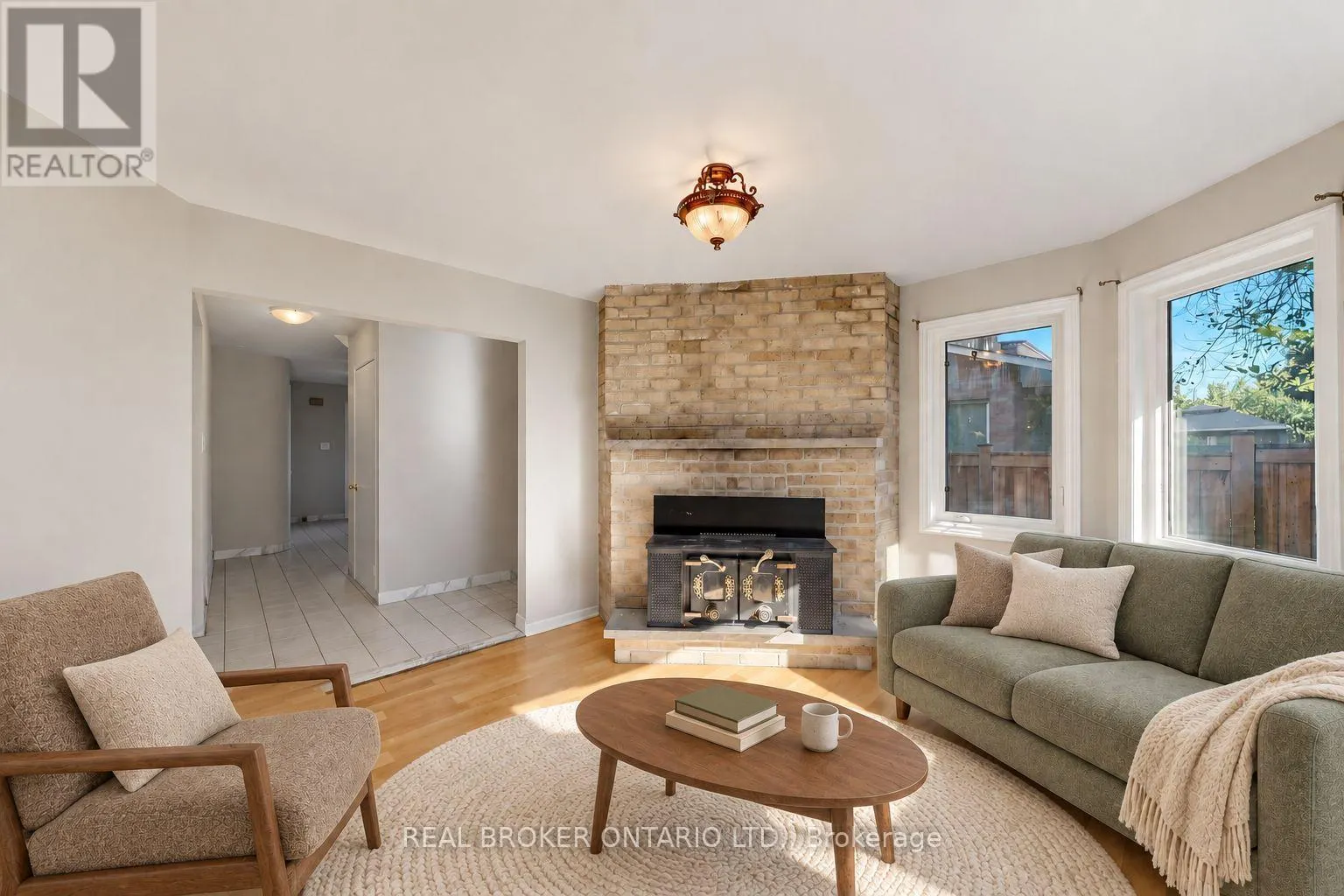33 FOUNTAINBRIDGE DRIVE
