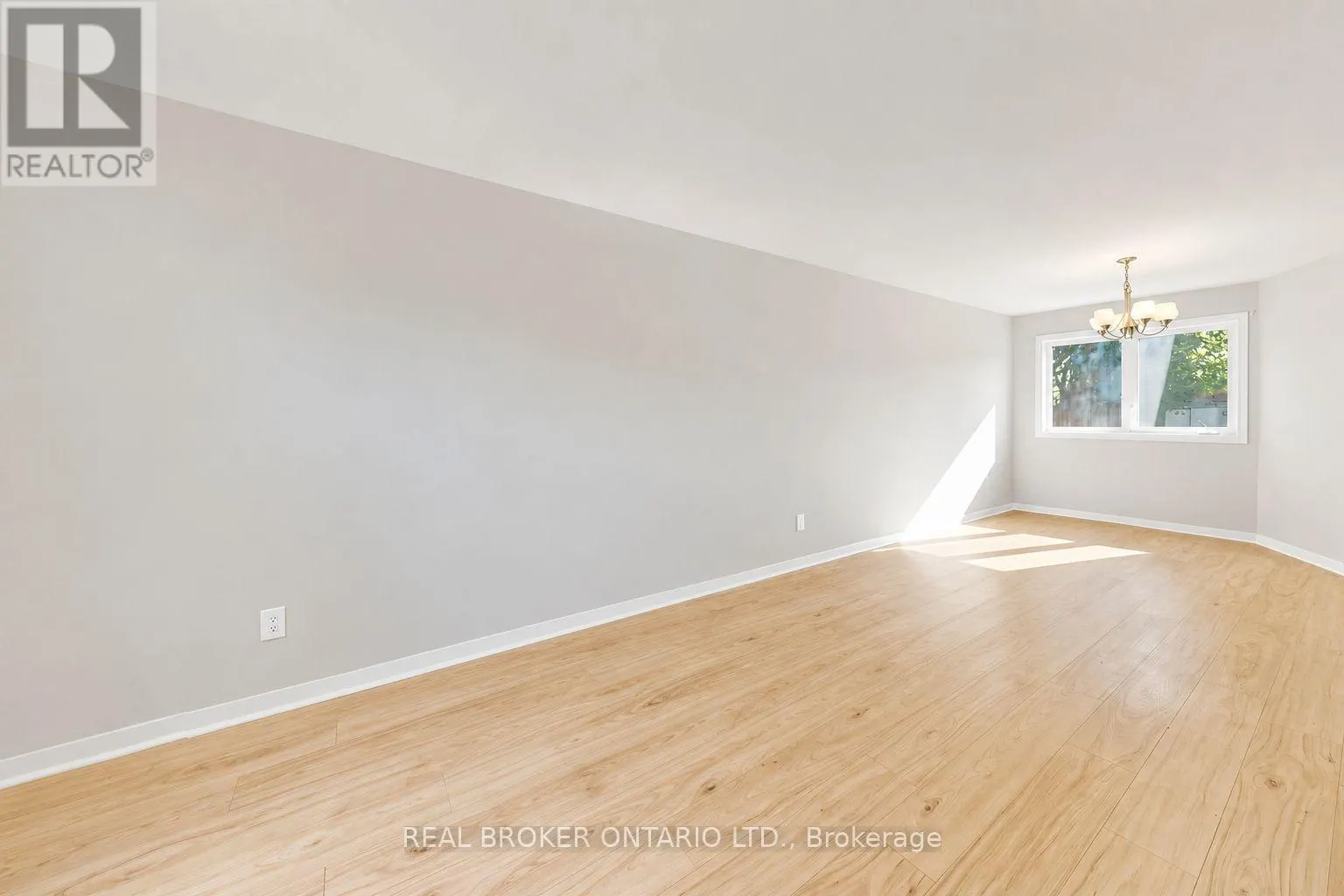 33 FOUNTAINBRIDGE DRIVE