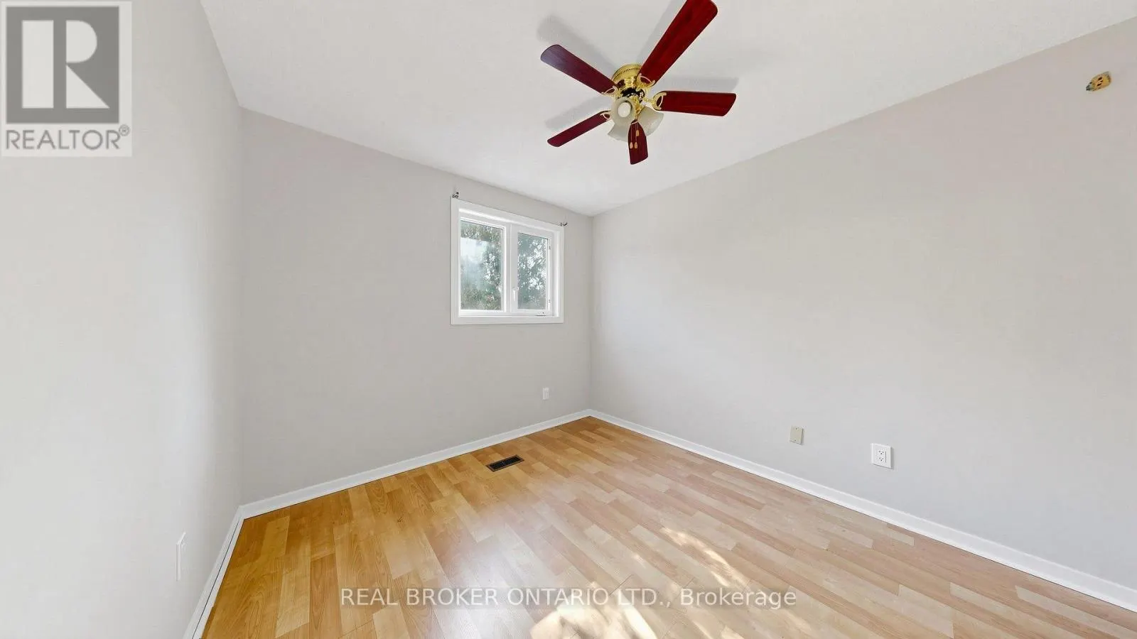 33 FOUNTAINBRIDGE DRIVE