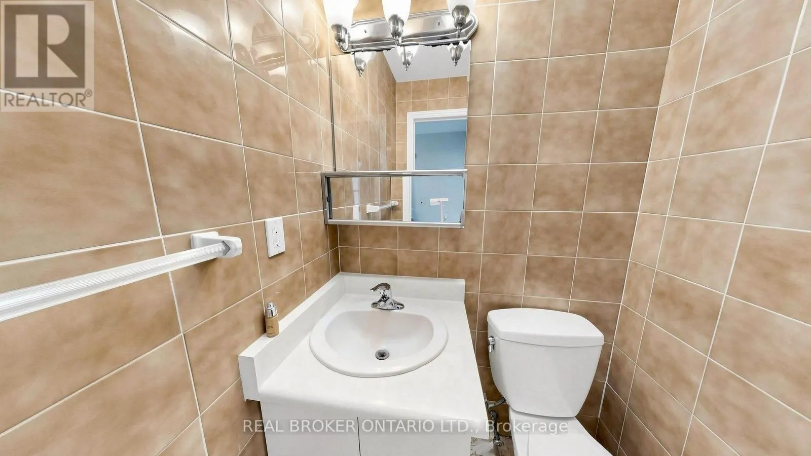 33 FOUNTAINBRIDGE DRIVE