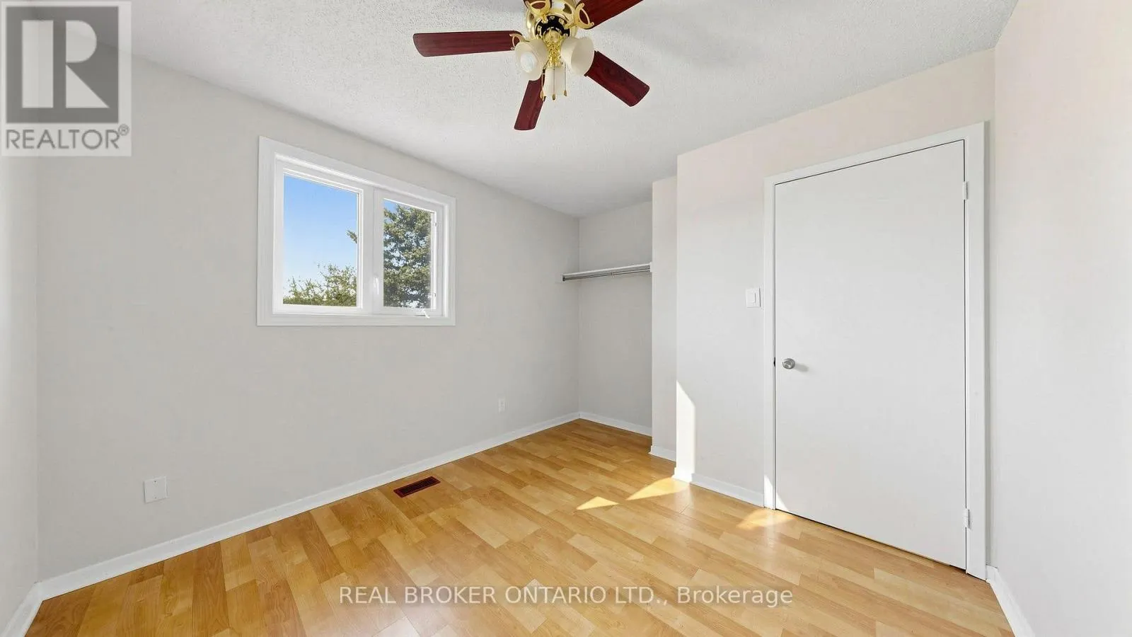 33 FOUNTAINBRIDGE DRIVE