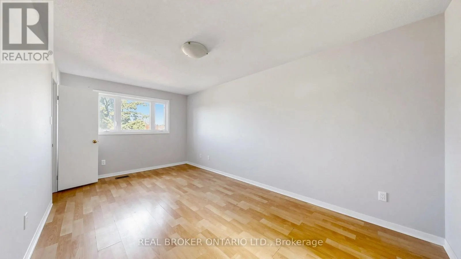 33 FOUNTAINBRIDGE DRIVE