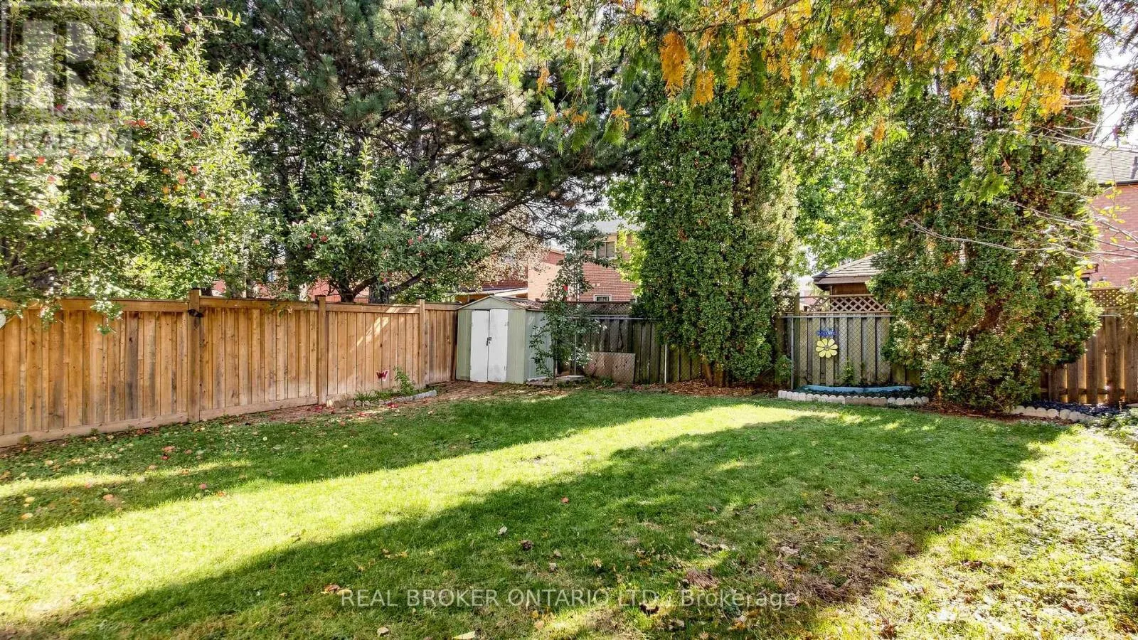 33 FOUNTAINBRIDGE DRIVE