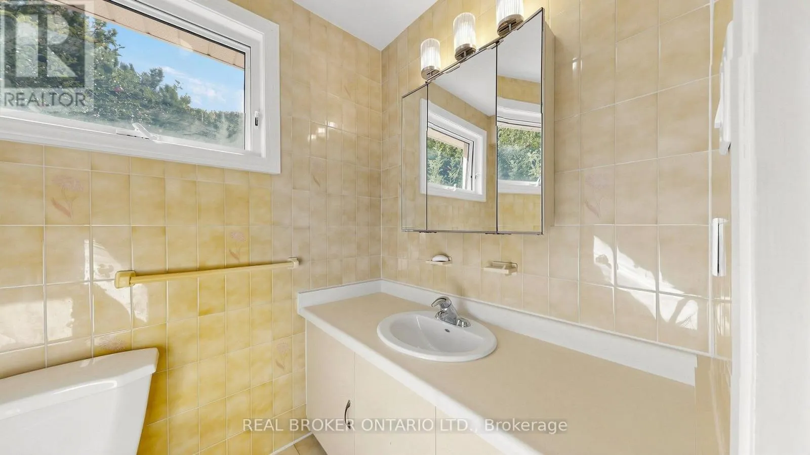 33 FOUNTAINBRIDGE DRIVE