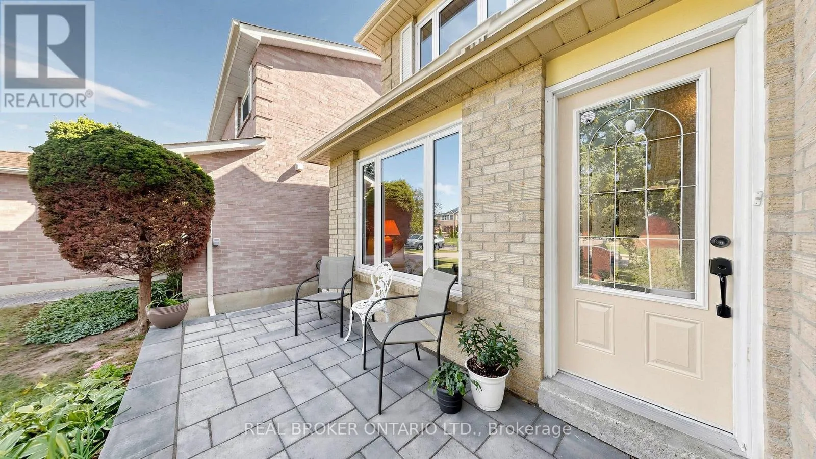 33 FOUNTAINBRIDGE DRIVE