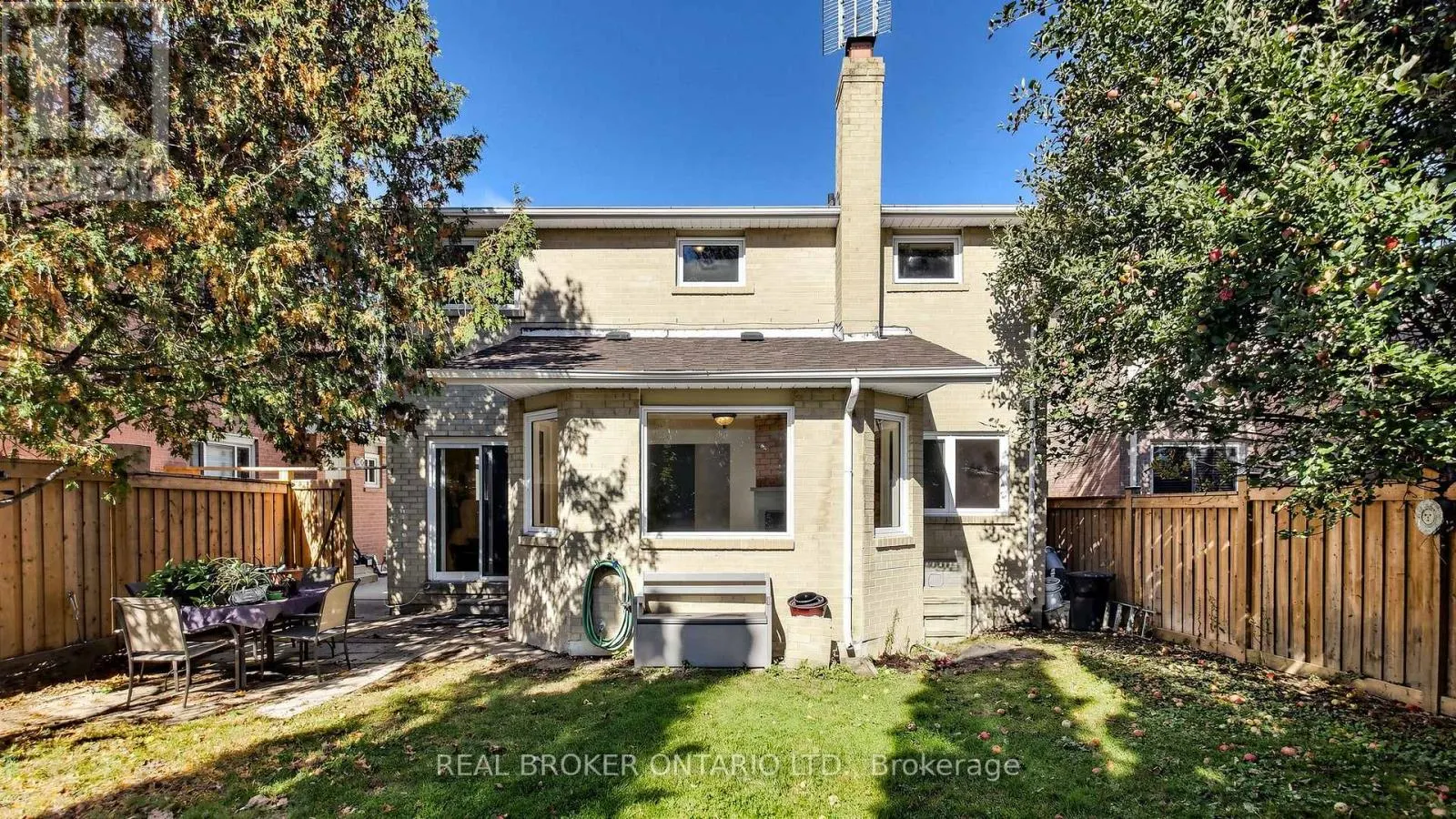 33 FOUNTAINBRIDGE DRIVE