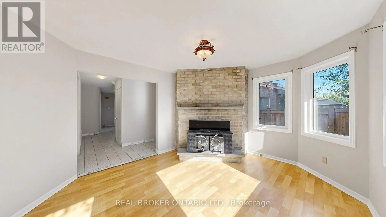 33 FOUNTAINBRIDGE DRIVE