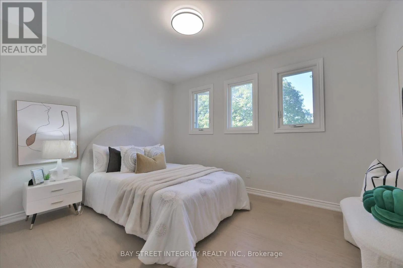 1906 STONEYBROOK COURT