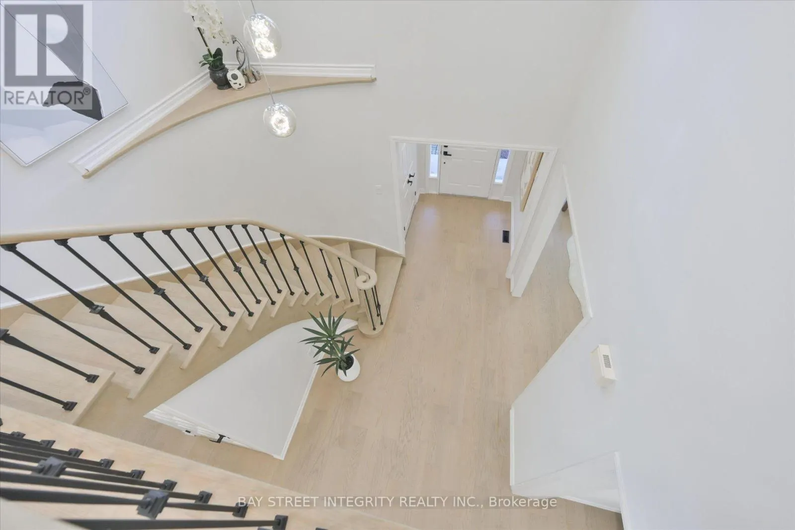 1906 STONEYBROOK COURT
