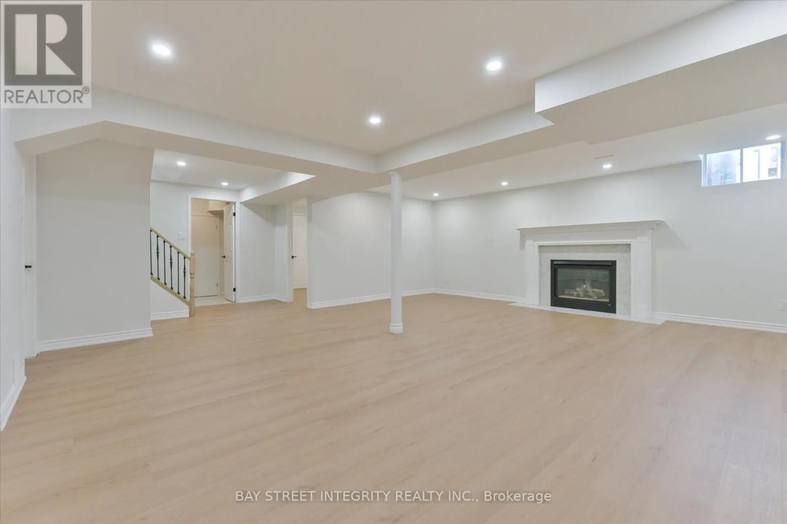 1906 STONEYBROOK COURT