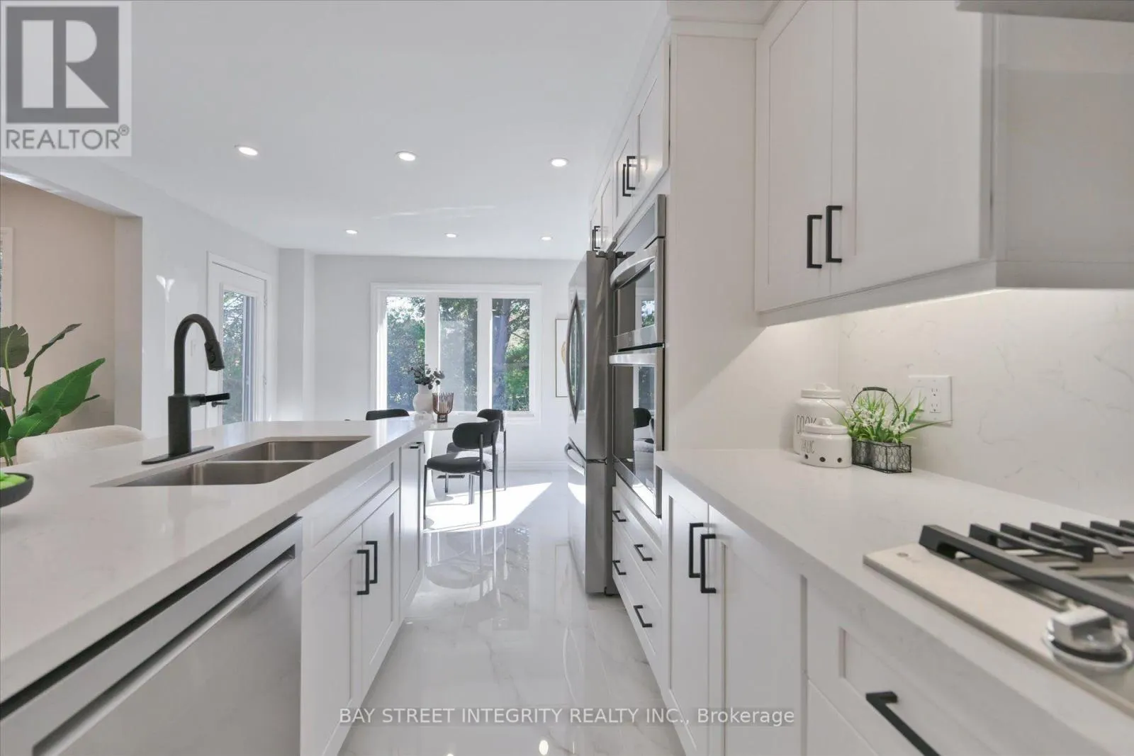 1906 STONEYBROOK COURT