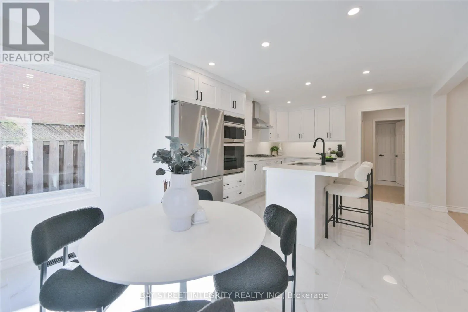 1906 STONEYBROOK COURT