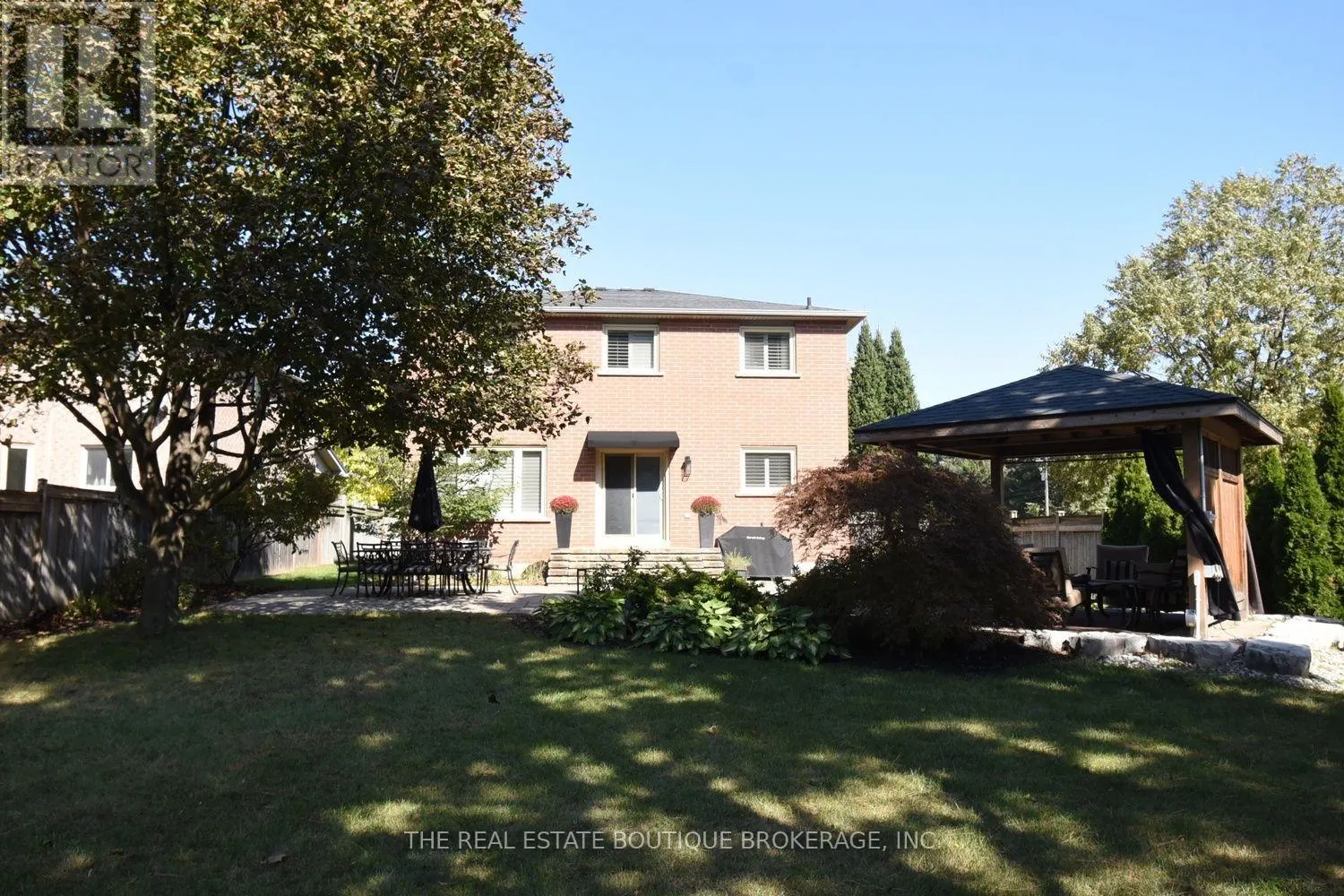 470 AMANDA CRESCENT