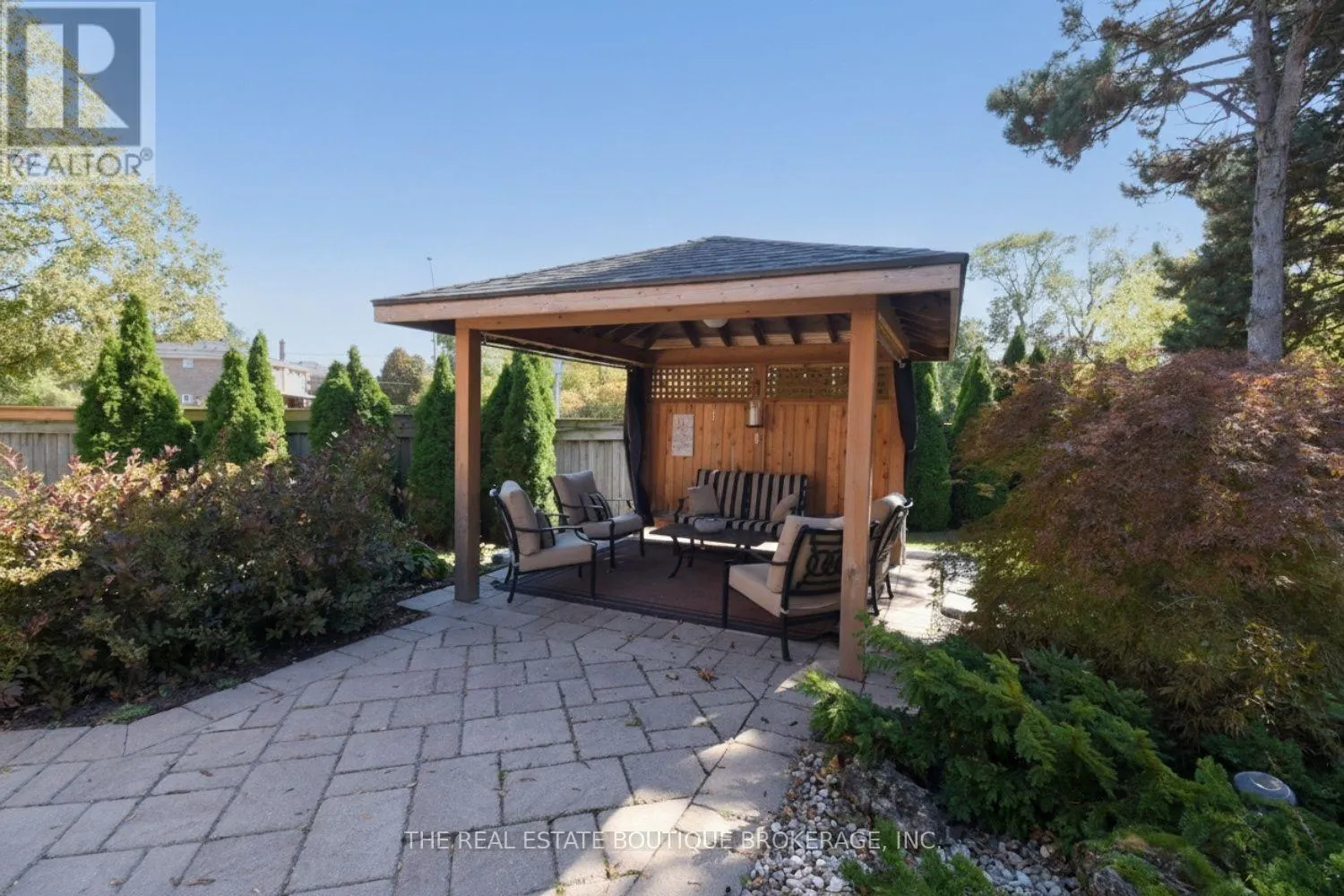 470 AMANDA CRESCENT