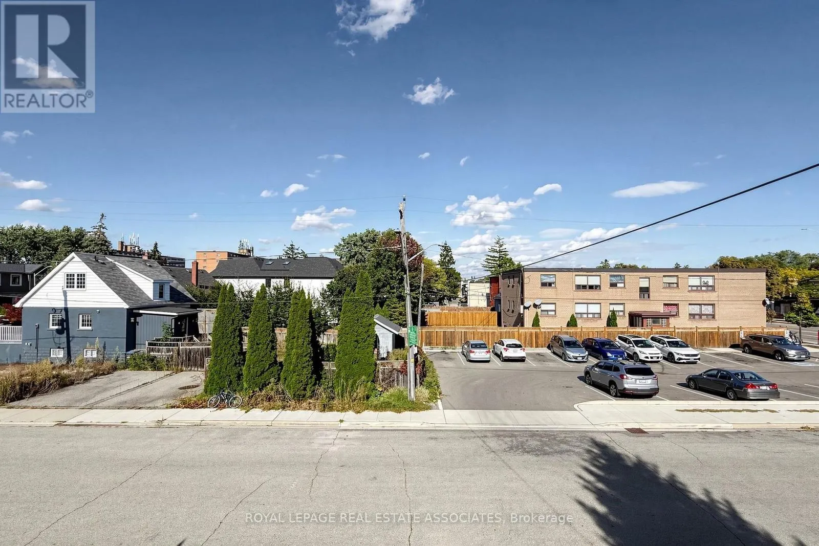 298 LAKESHORE ROAD E