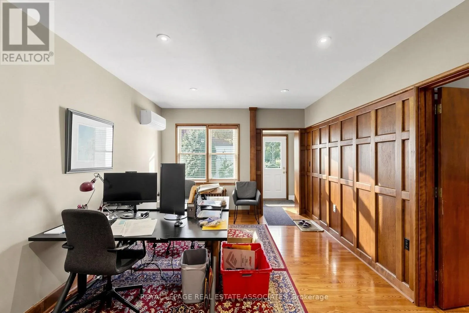 298 LAKESHORE ROAD E