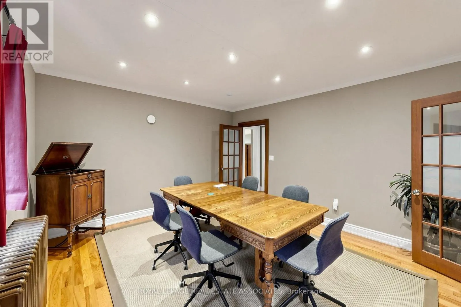 298 LAKESHORE ROAD E