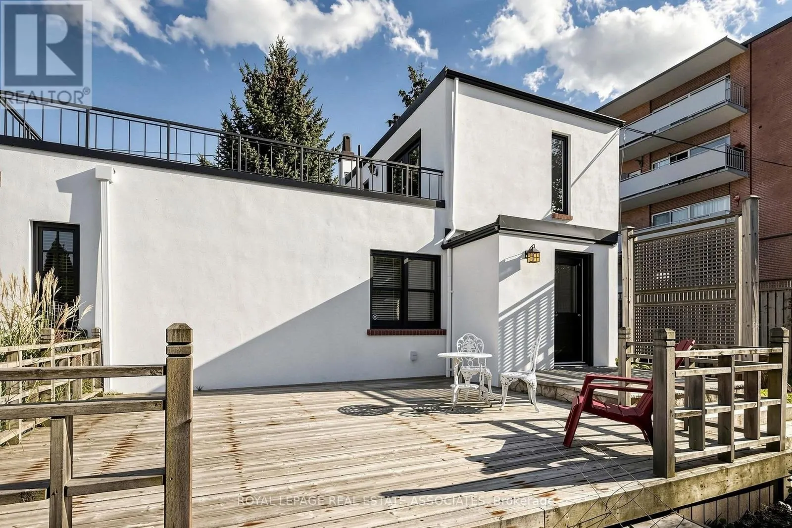 298 LAKESHORE ROAD E