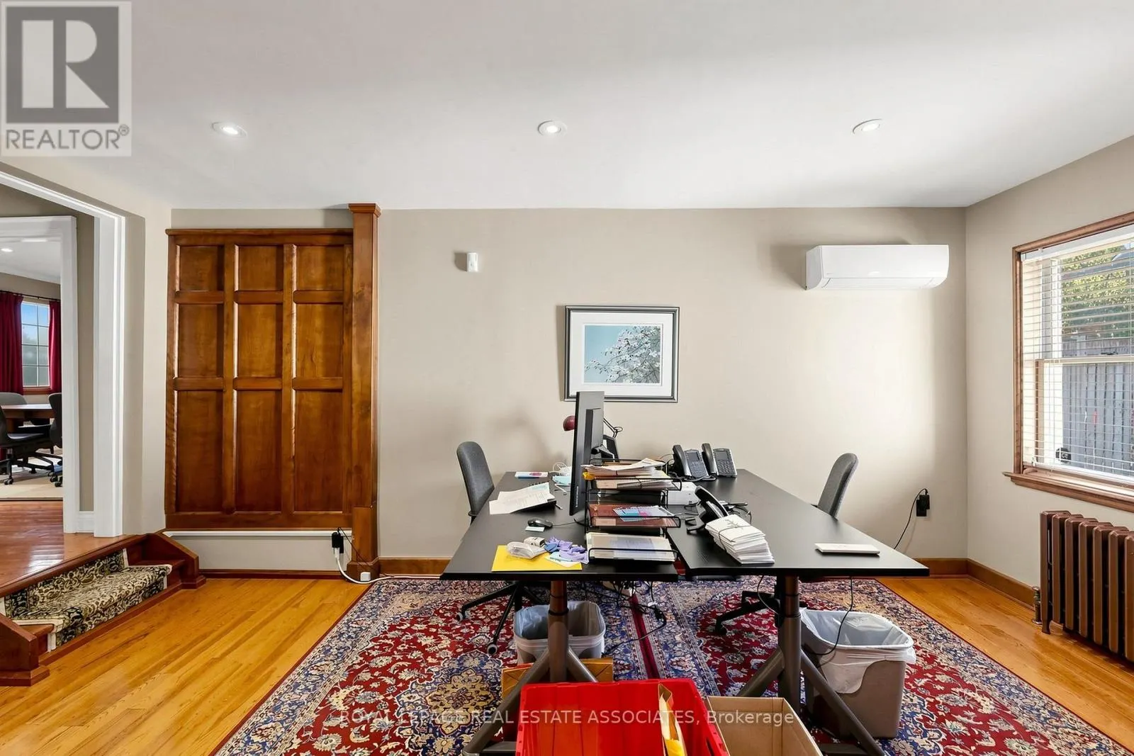 298 LAKESHORE ROAD E