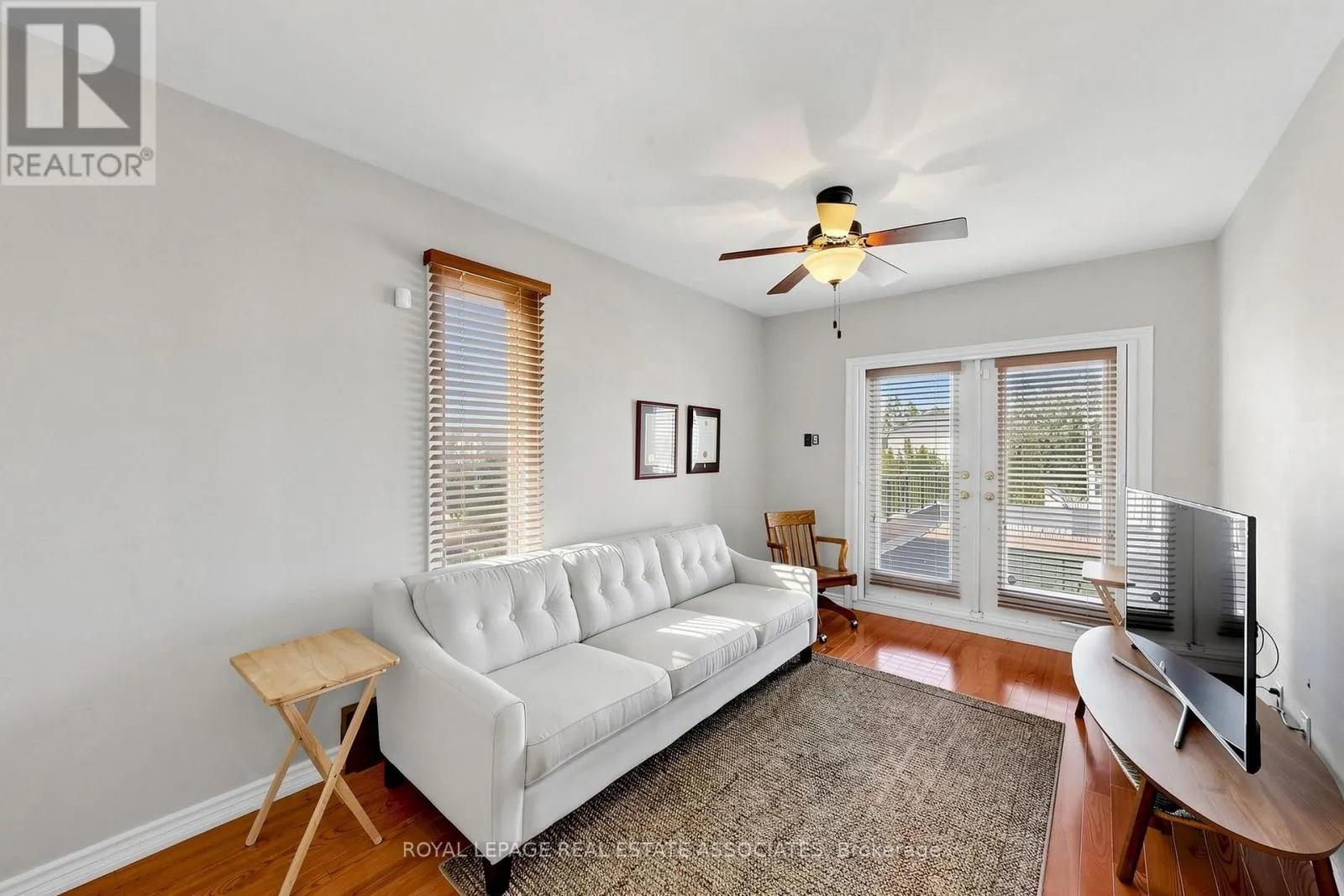 298 LAKESHORE ROAD E
