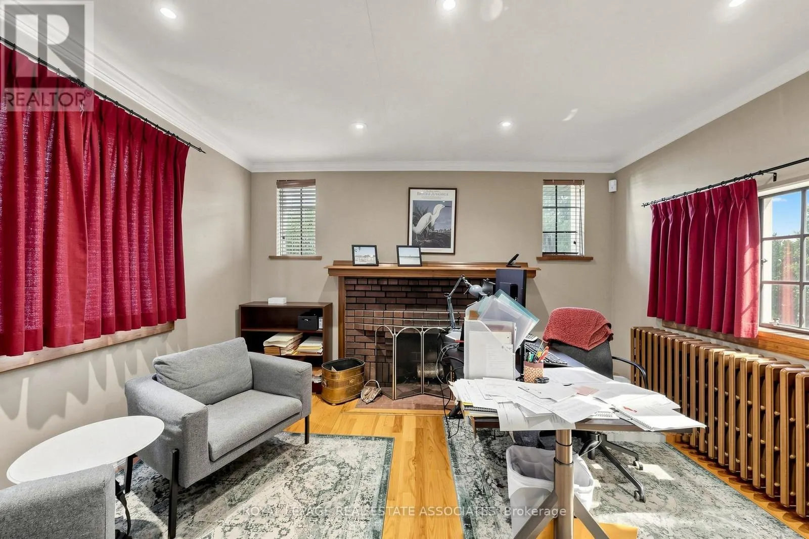 298 LAKESHORE ROAD E