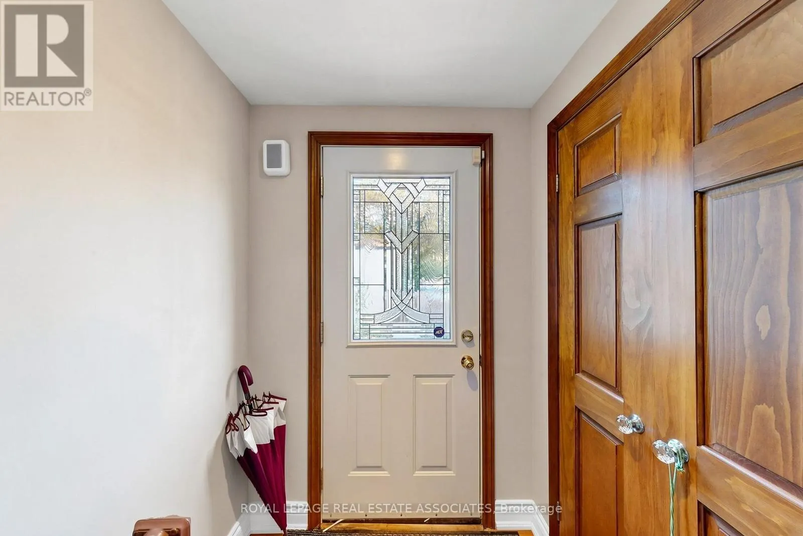 298 LAKESHORE ROAD E