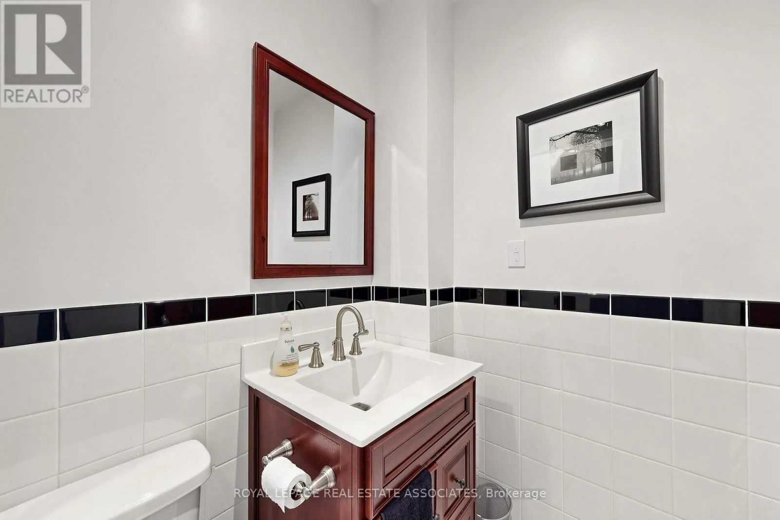 298 LAKESHORE ROAD E