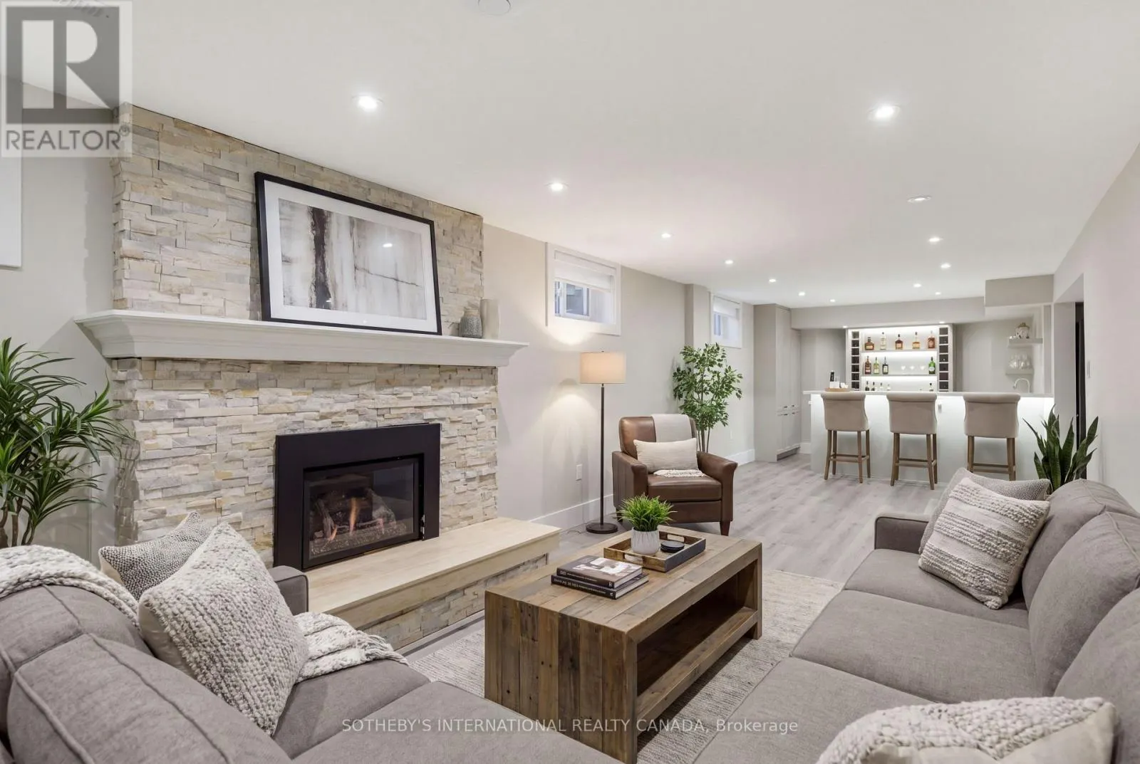 1816 PADDOCK CRESCENT