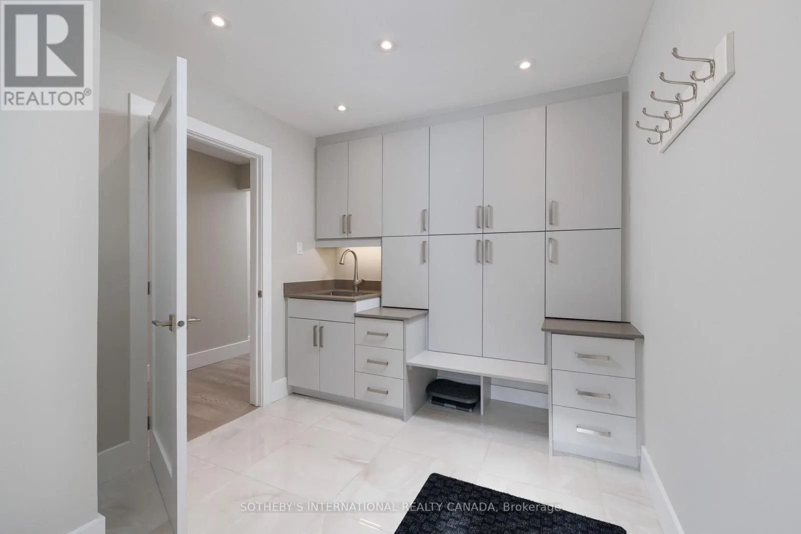 1816 PADDOCK CRESCENT