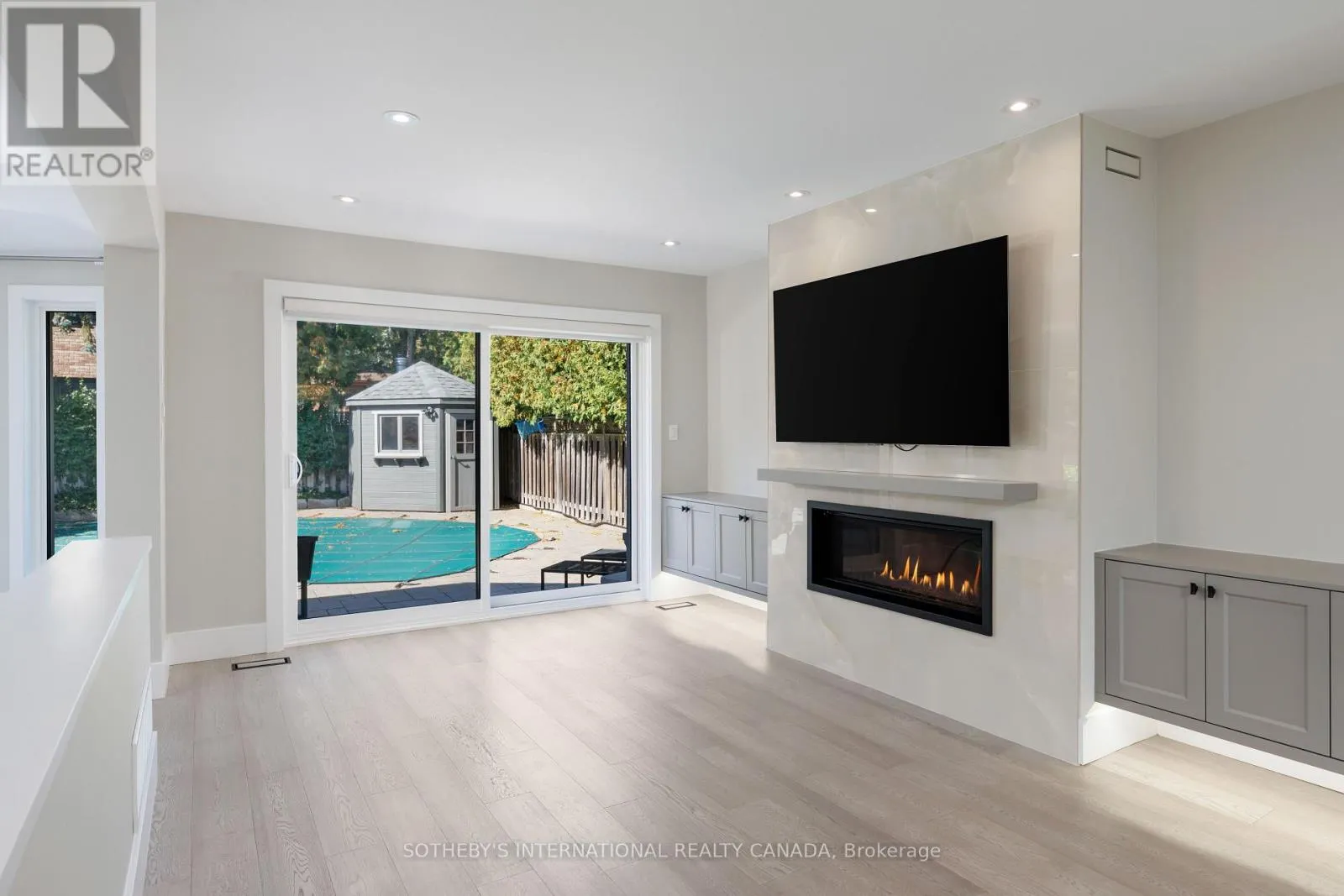1816 PADDOCK CRESCENT