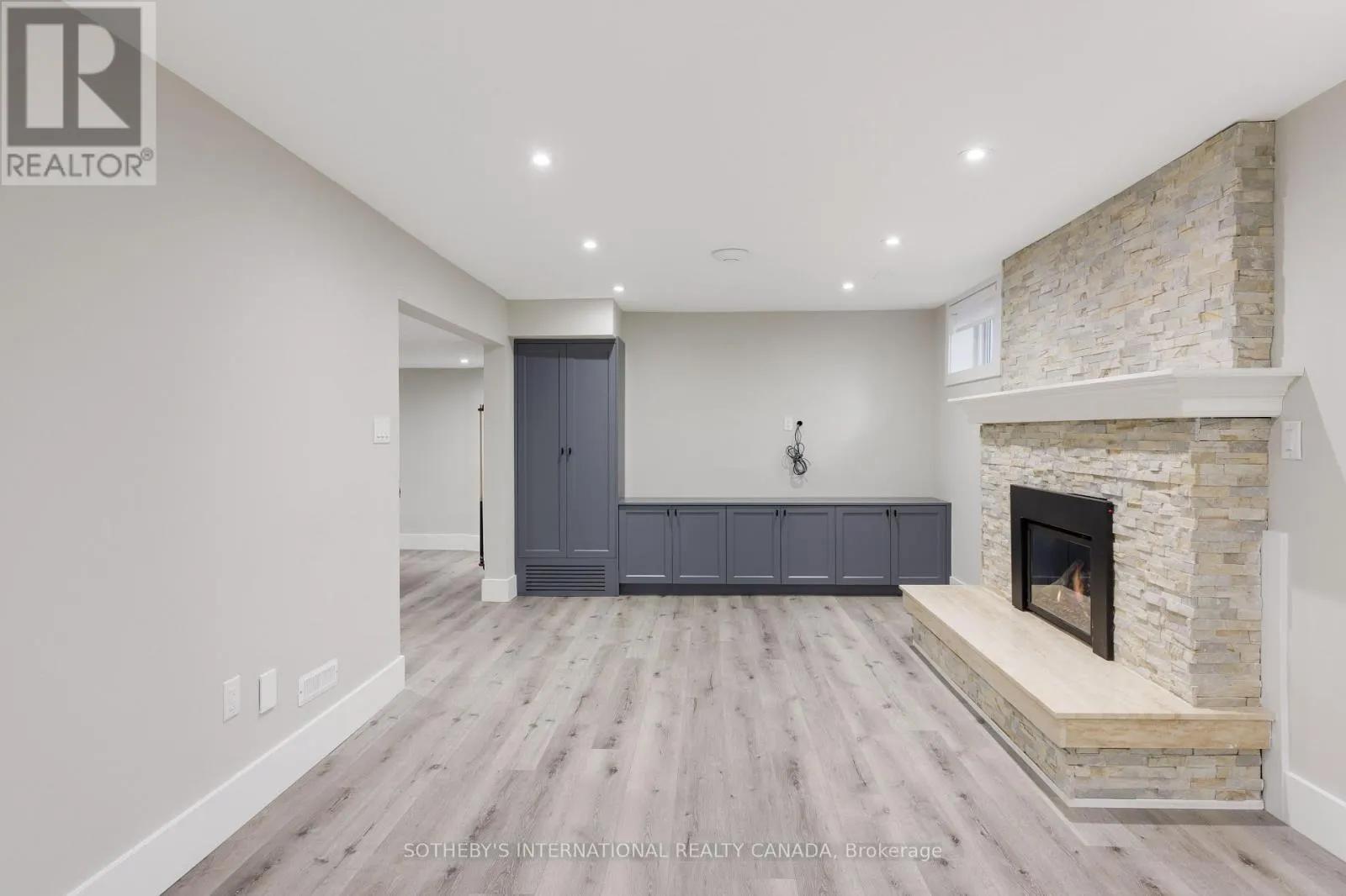 1816 PADDOCK CRESCENT