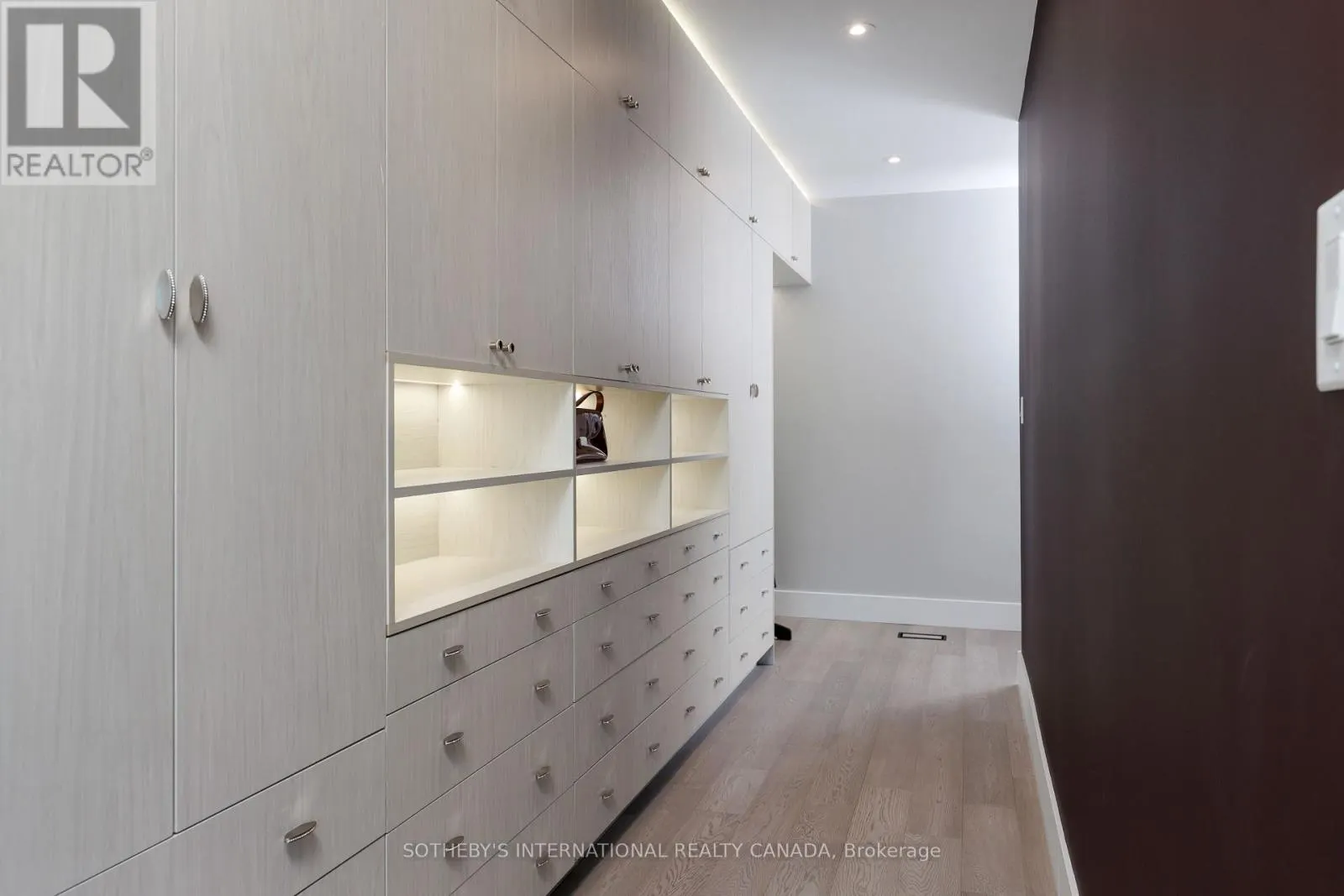 1816 PADDOCK CRESCENT