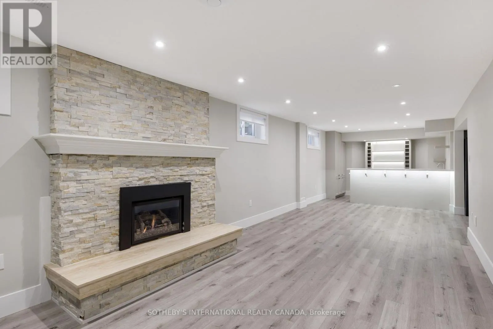 1816 PADDOCK CRESCENT
