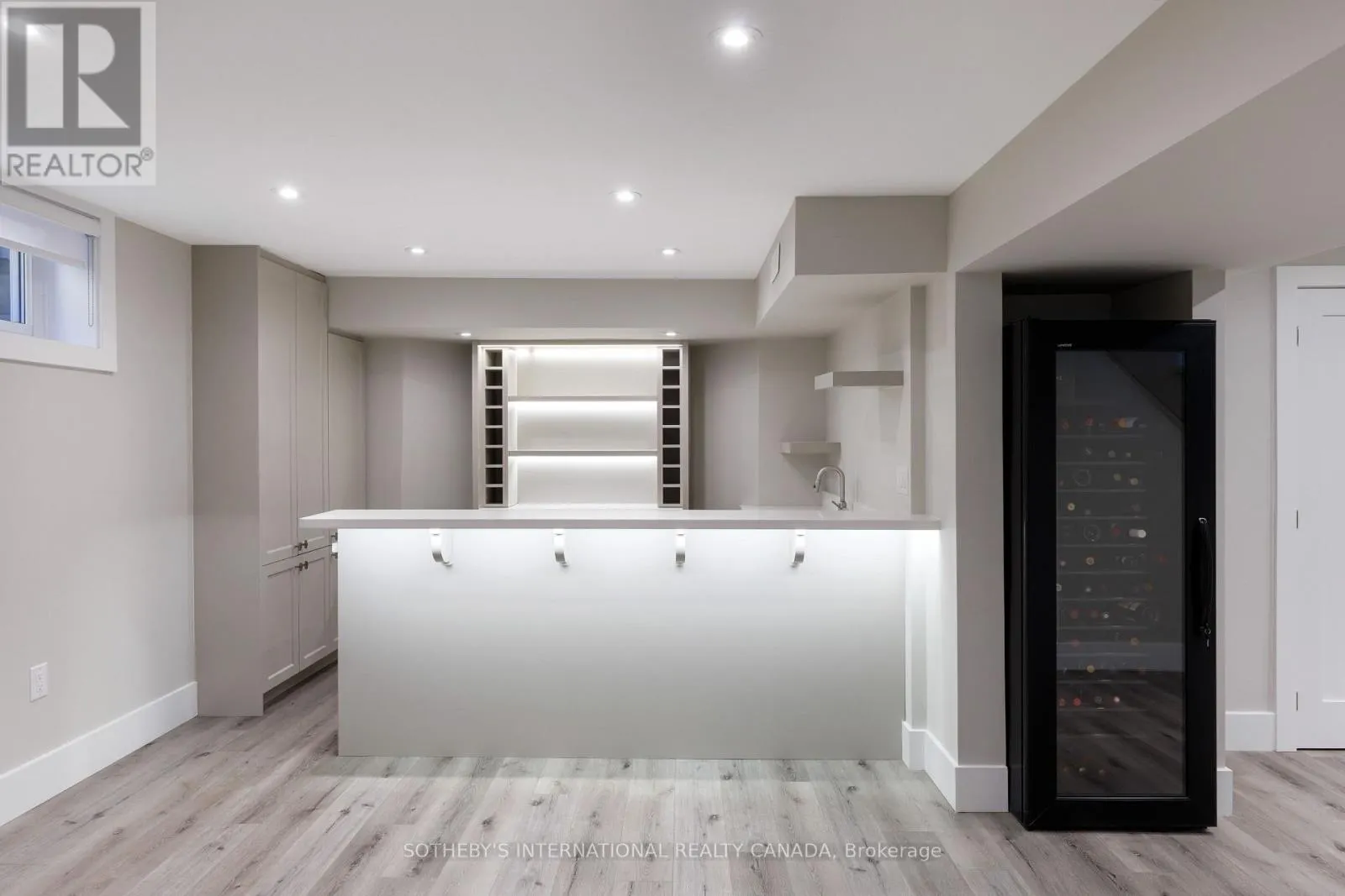 1816 PADDOCK CRESCENT