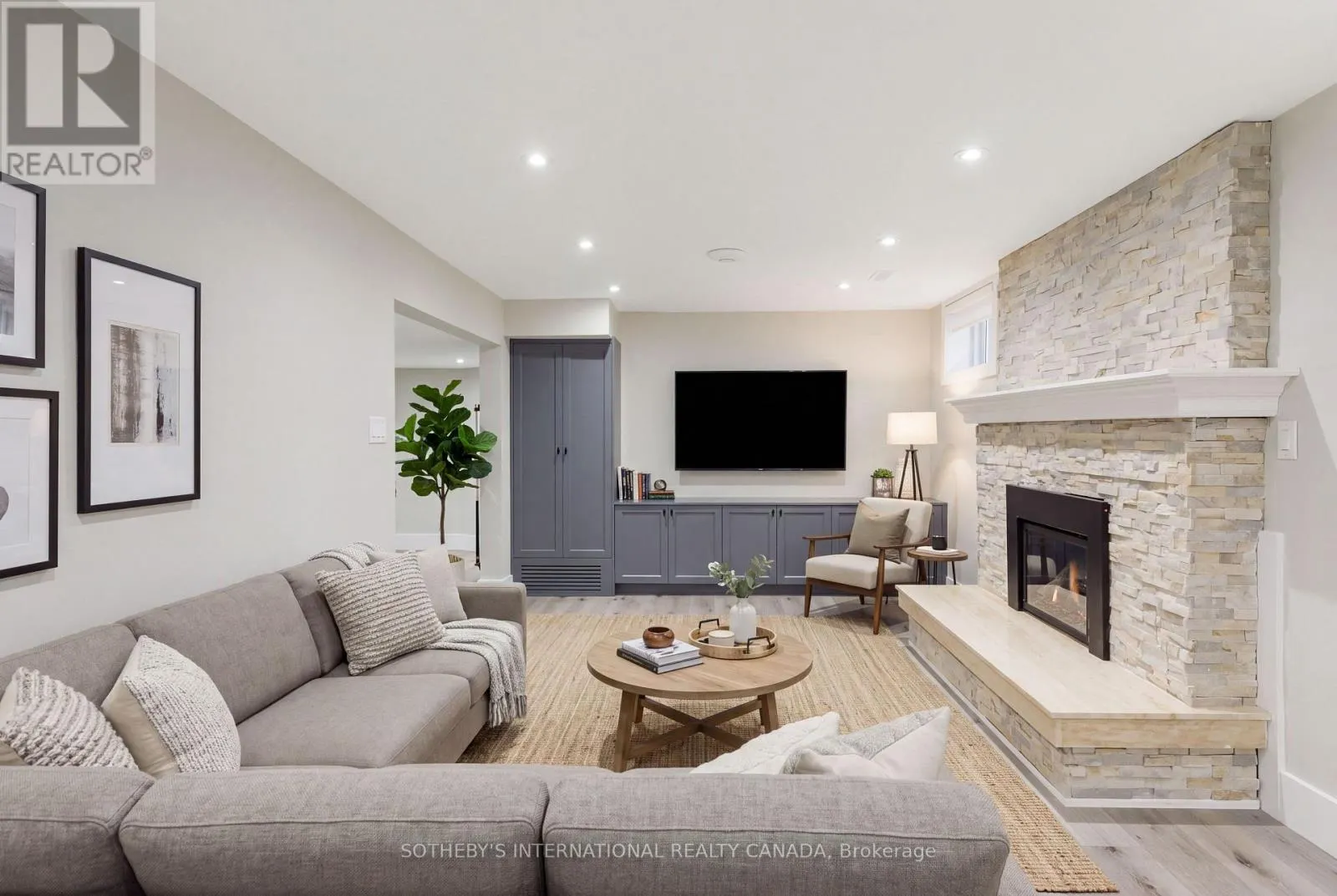 1816 PADDOCK CRESCENT