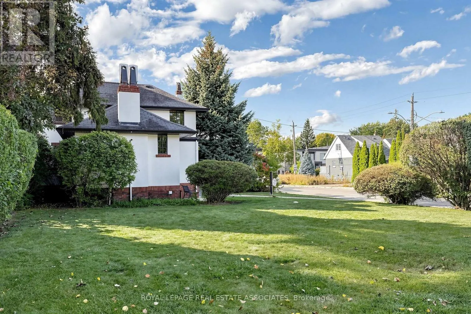 298 LAKESHORE ROAD E