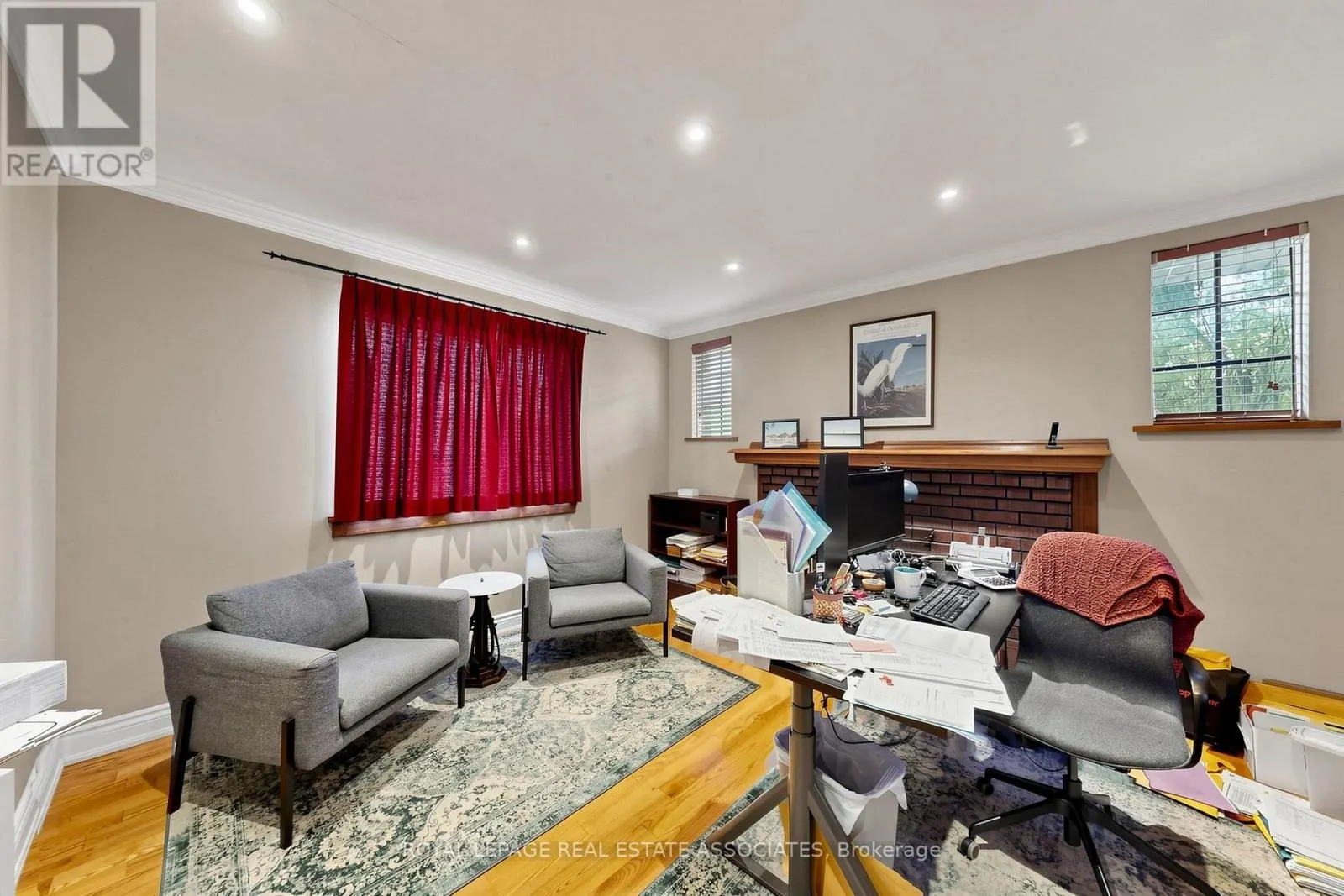 298 LAKESHORE ROAD E