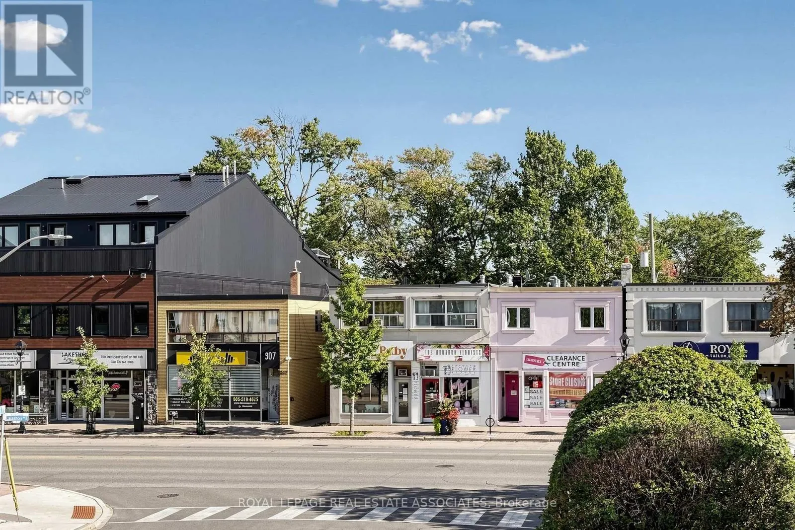 298 LAKESHORE ROAD E